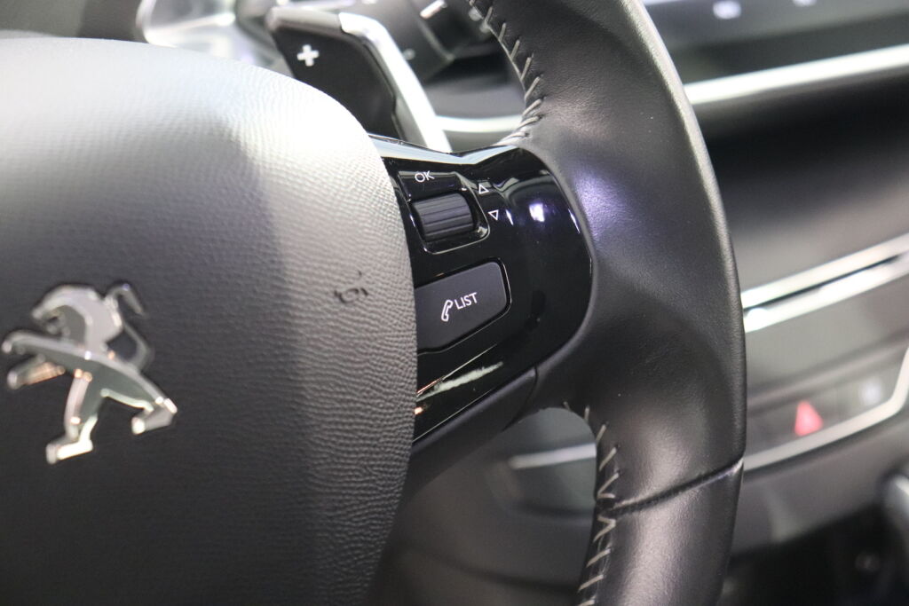 Peugeot 308 2016 Valkoinen