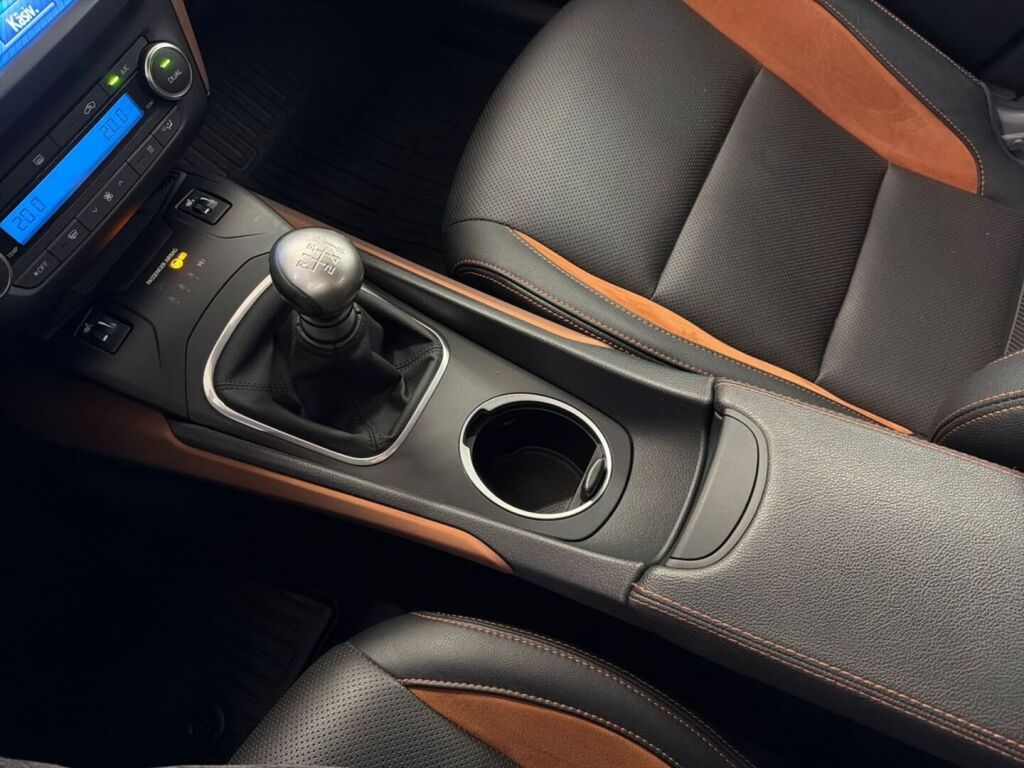 Toyota Avensis 2016 Harmaa