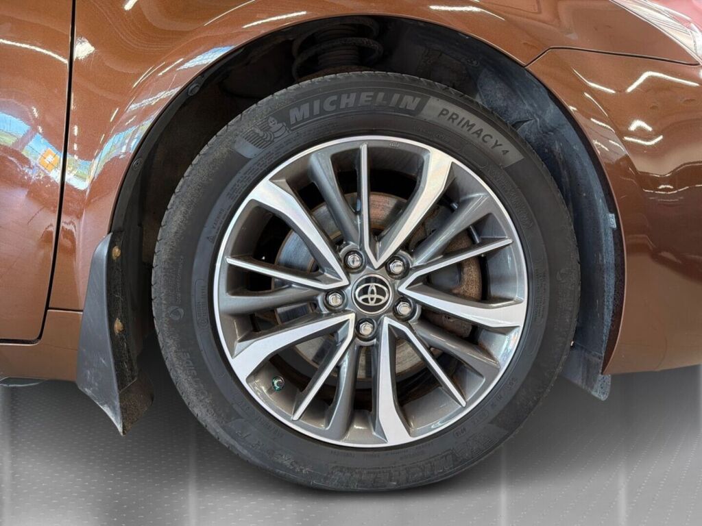 Toyota Avensis 2016 Harmaa