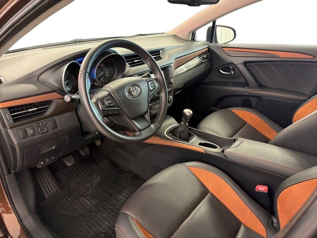 Toyota Avensis 2016 Harmaa
