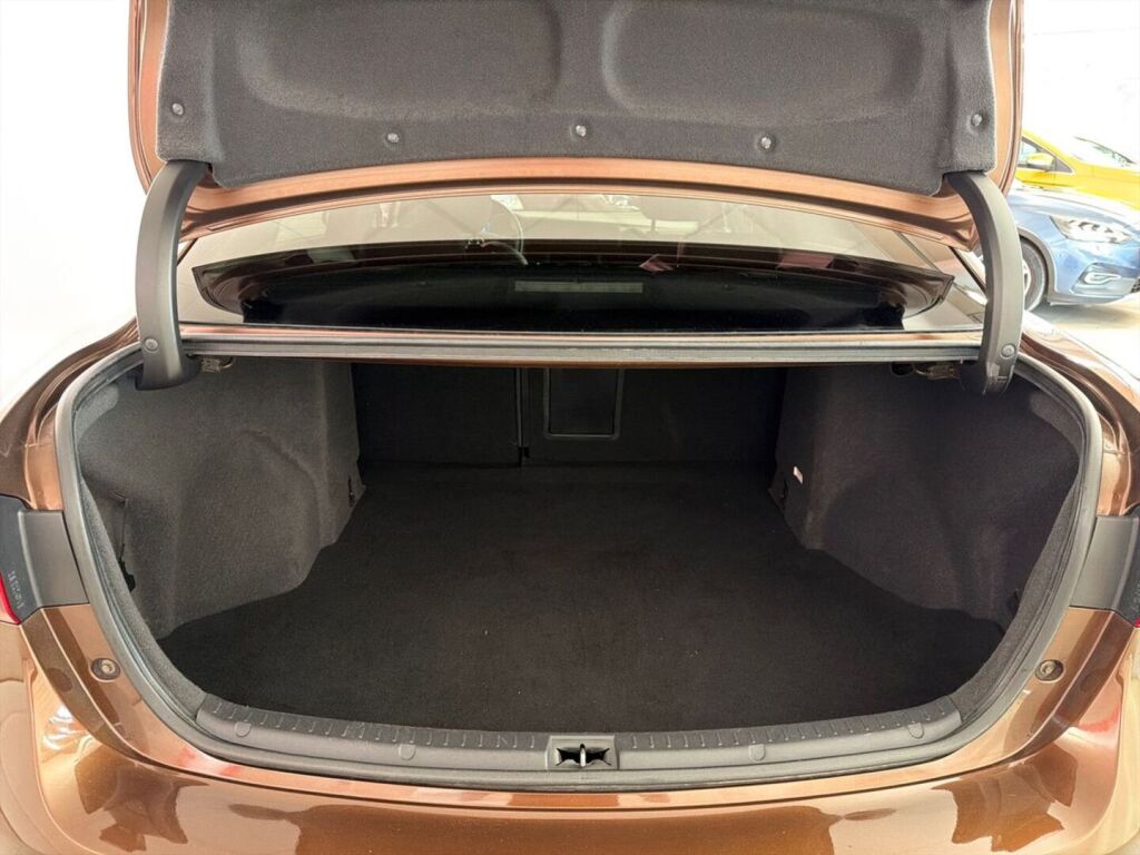 Toyota Avensis 2016 Harmaa