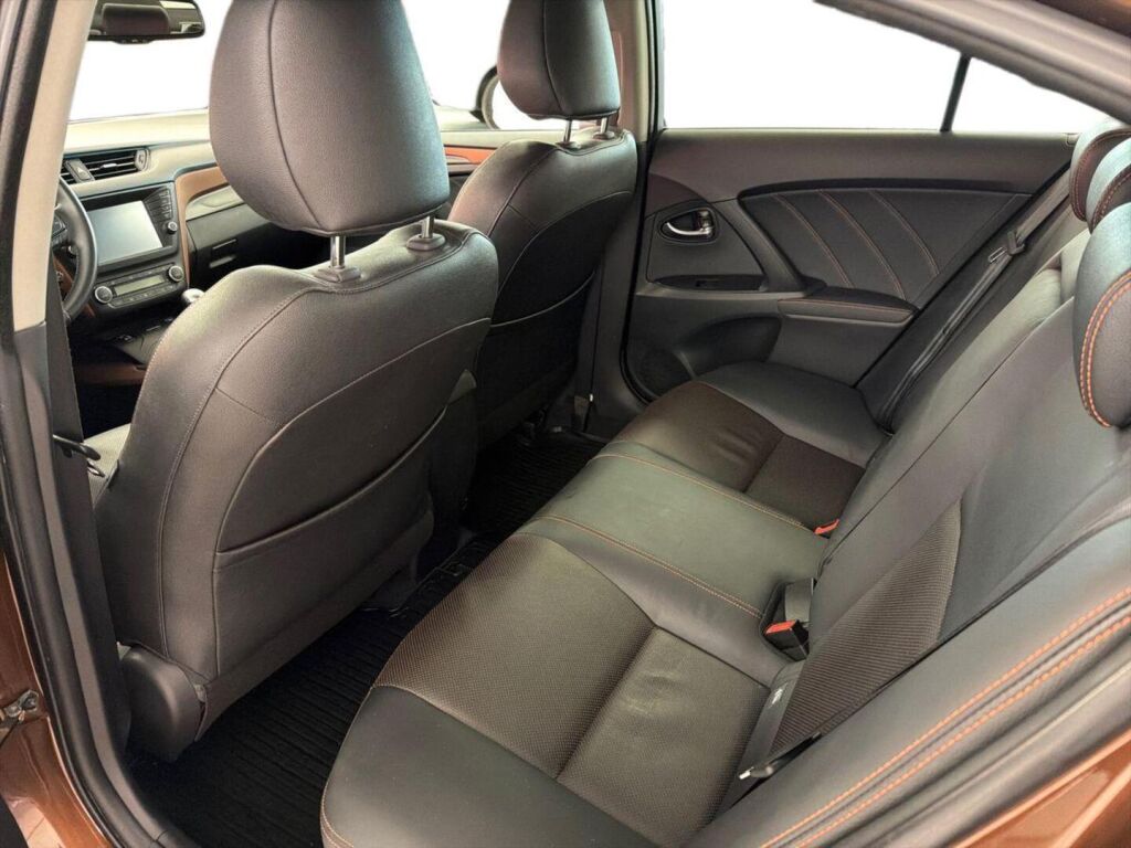 Toyota Avensis 2016 Harmaa