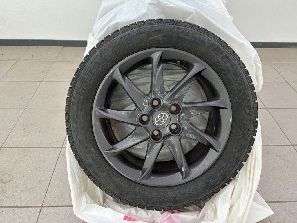 Toyota Avensis 2016 Harmaa