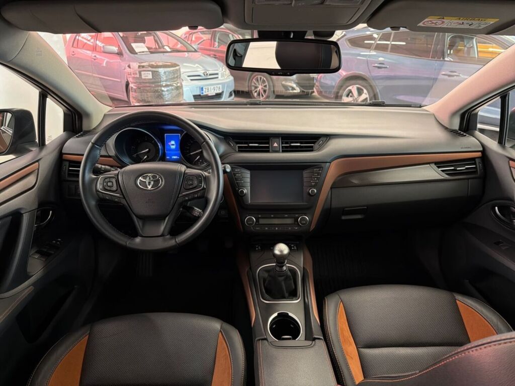 Toyota Avensis 2016 Harmaa