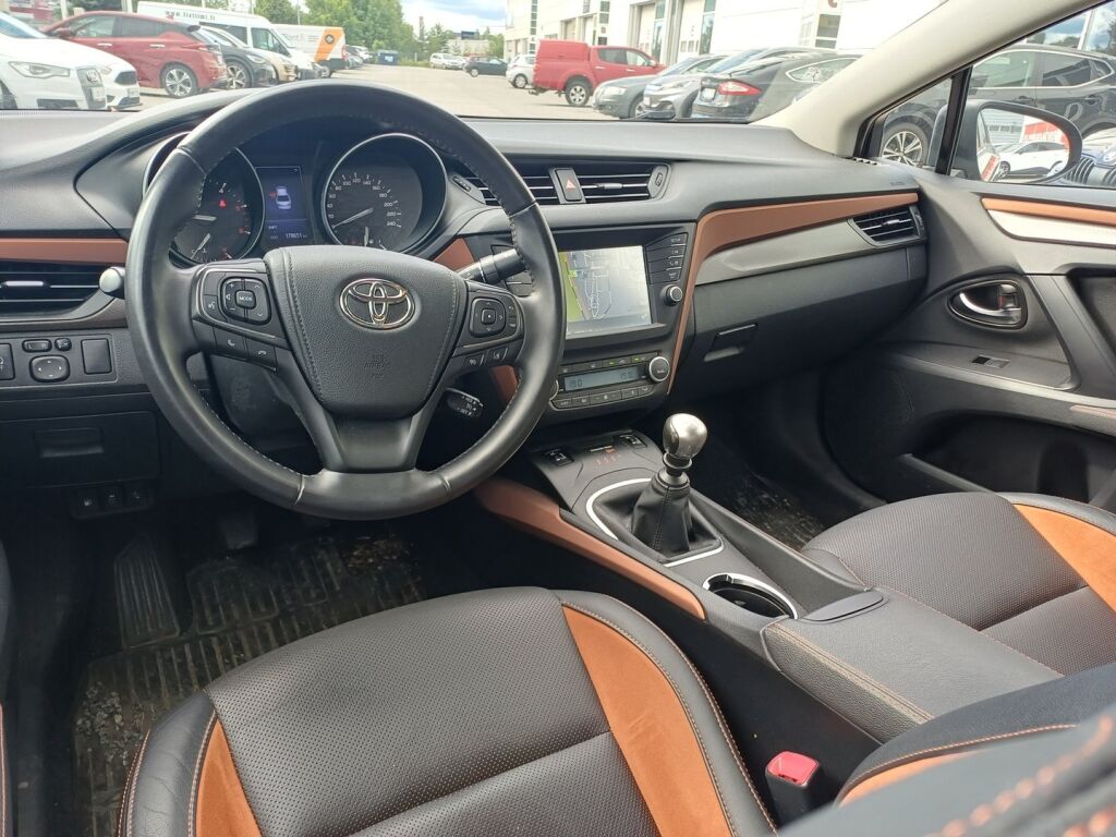 Toyota Avensis 2016 Harmaa