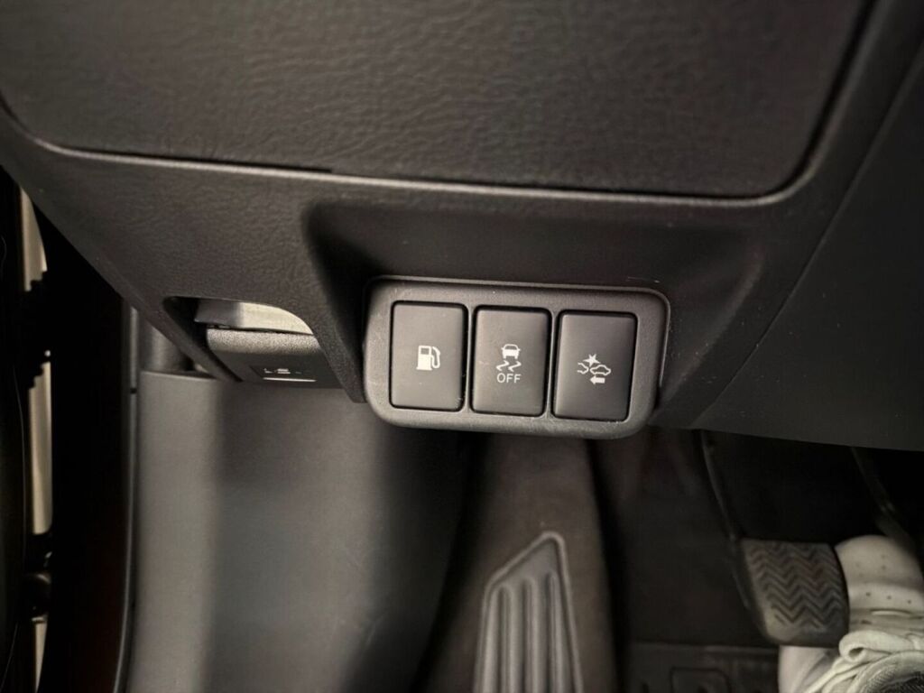 Toyota Avensis 2016 Harmaa
