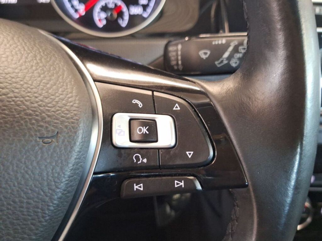 Volkswagen Golf 2016 Valkoinen