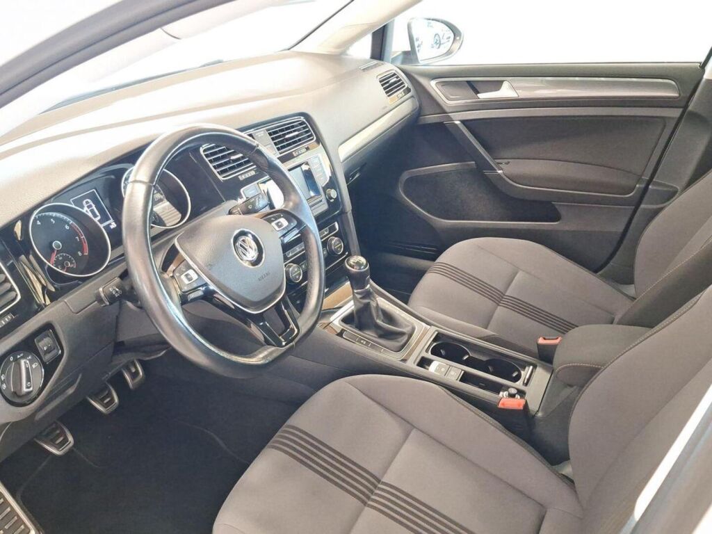 Volkswagen Golf 2016 Valkoinen