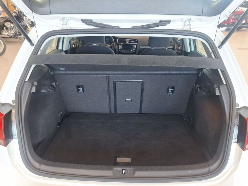 Volkswagen Golf 2016 Valkoinen