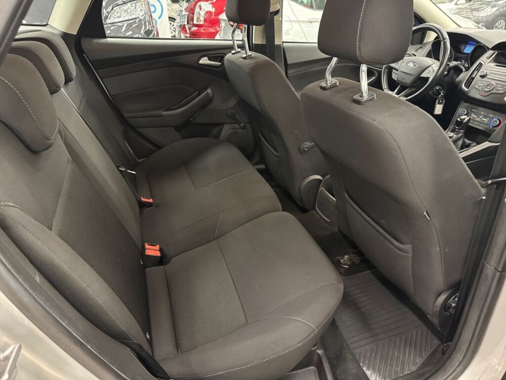 Ford Focus 2016 Harmaa