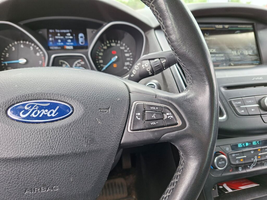Ford Focus 2016 Musta