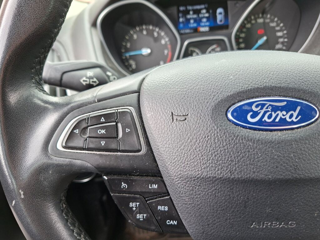 Ford Focus 2016 Musta