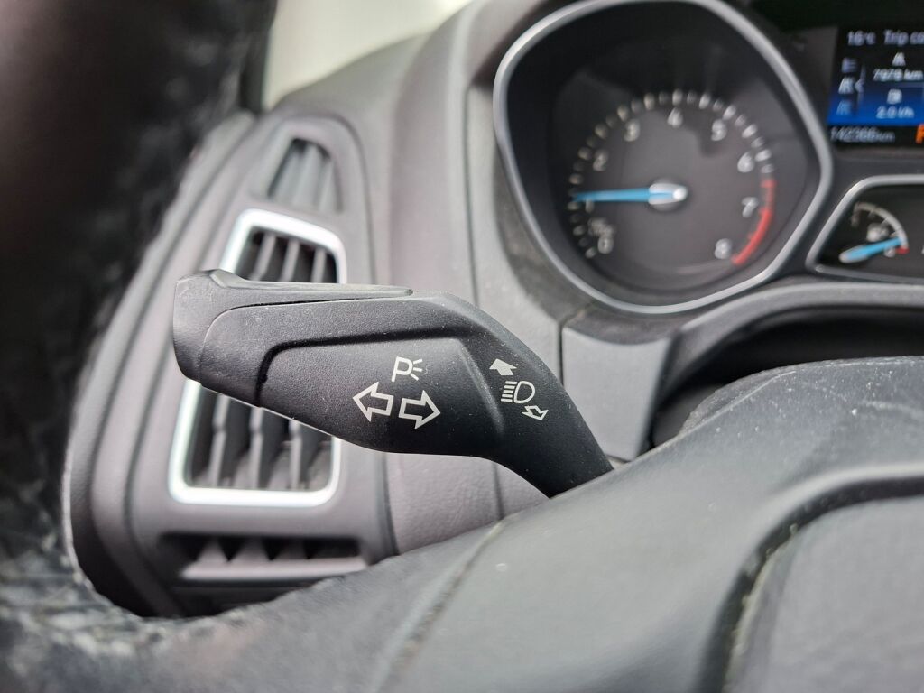 Ford Focus 2016 Musta