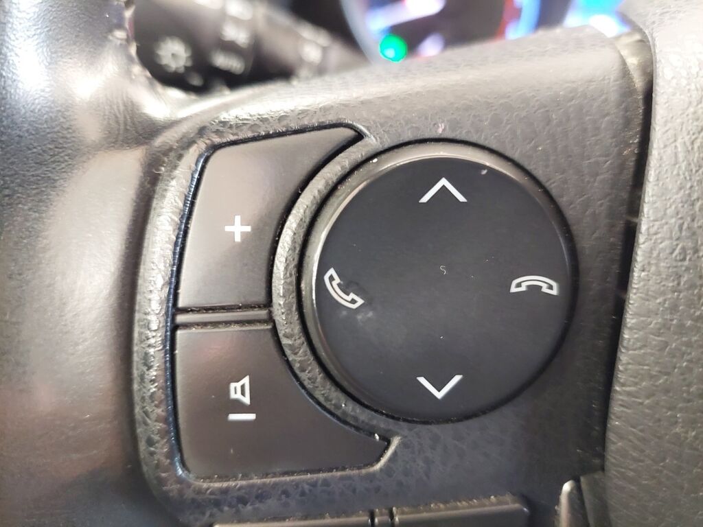 Toyota Auris 2016 Punainen