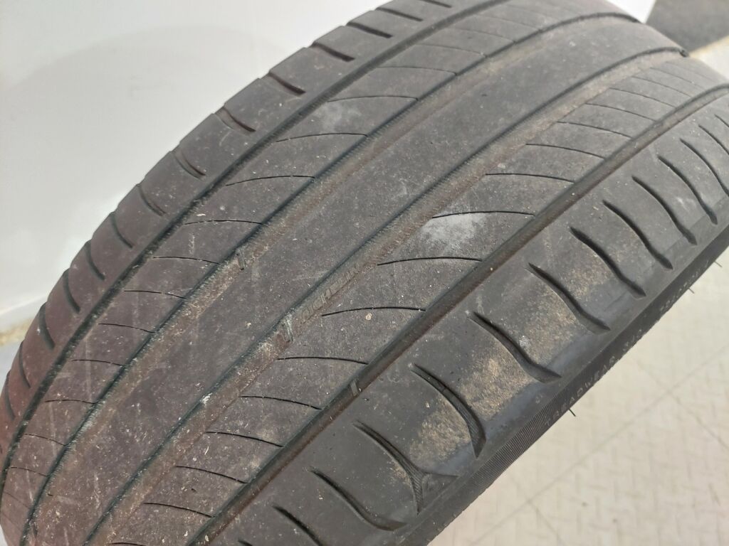 Toyota Auris 2016 Punainen