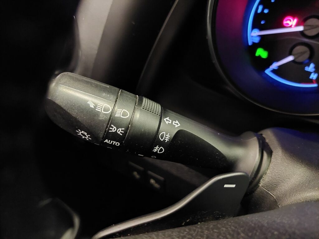 Toyota Auris 2016 Punainen