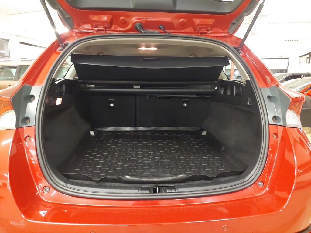 Toyota Auris 2016 Punainen