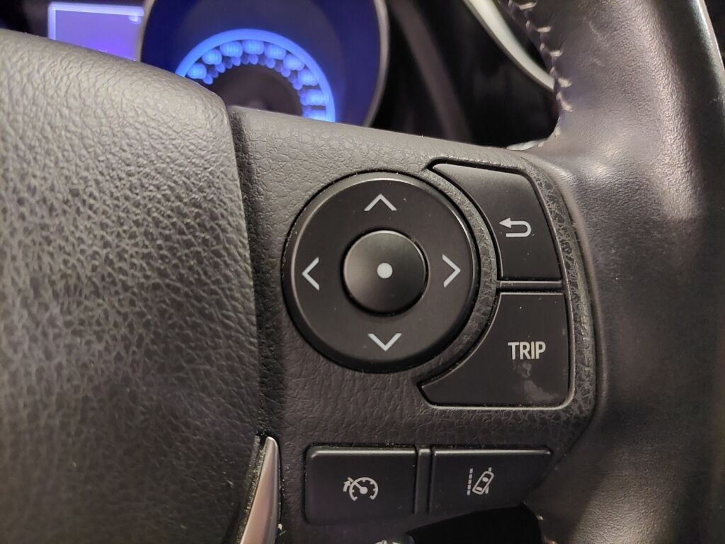 Toyota Auris 2016 Punainen