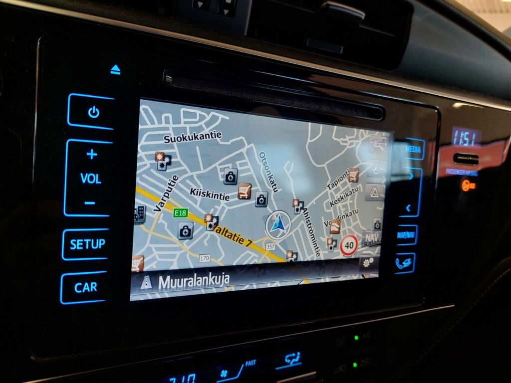 Toyota Auris 2016 Punainen