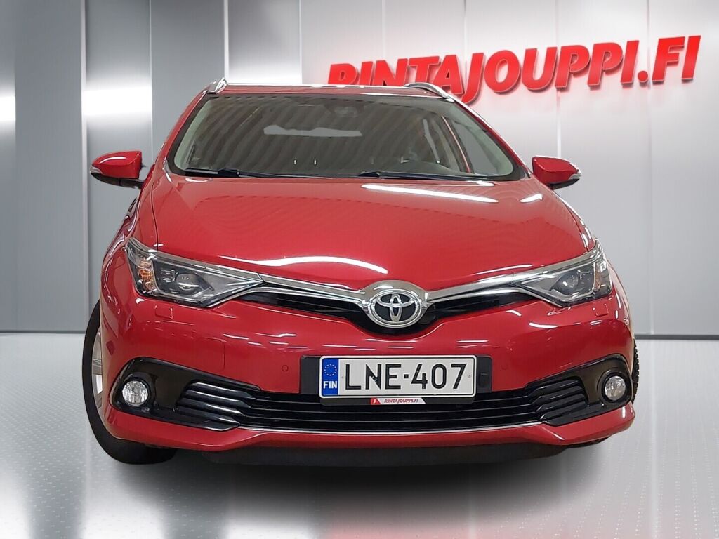 Toyota Auris 2016 Punainen