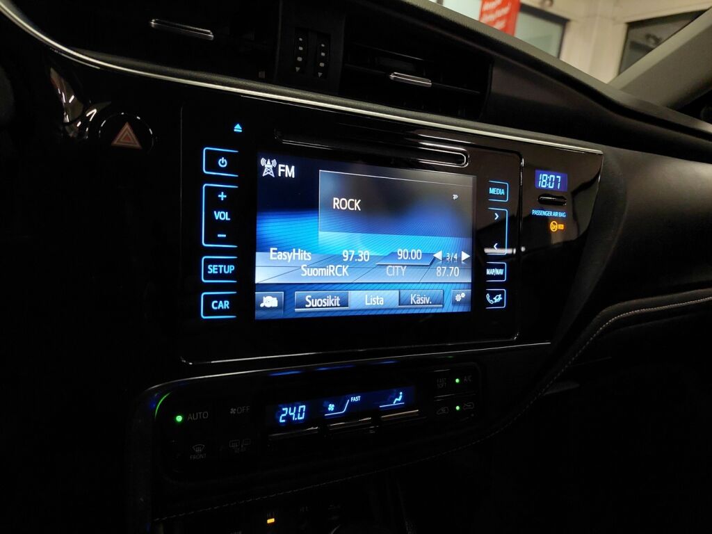 Toyota Auris 2016 Punainen