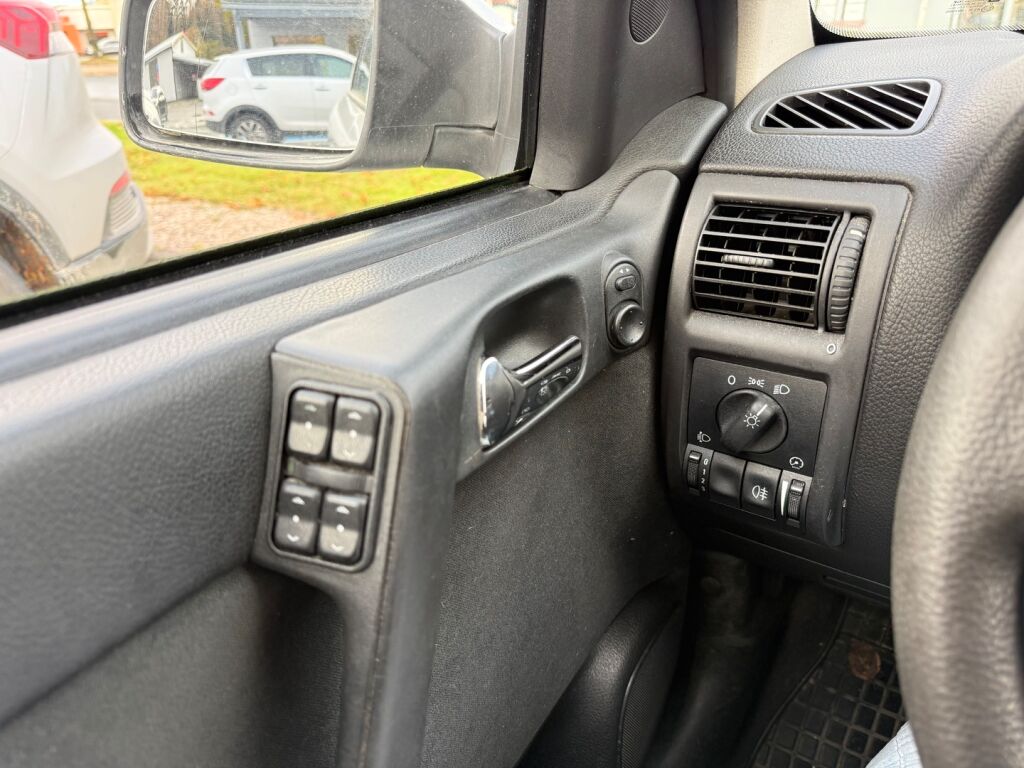 Opel Astra 2003 Hopea