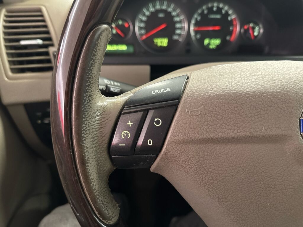 Volvo XC90 2003 Musta