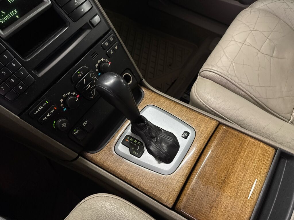 Volvo XC90 2003 Musta