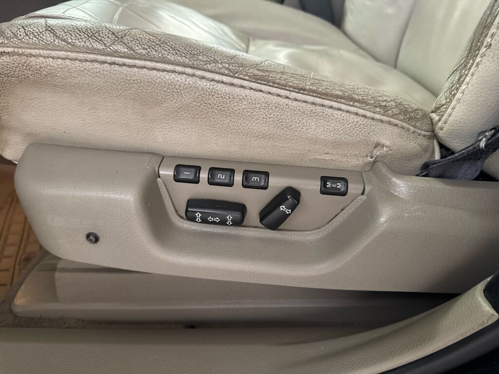 Volvo XC90 2003 Musta