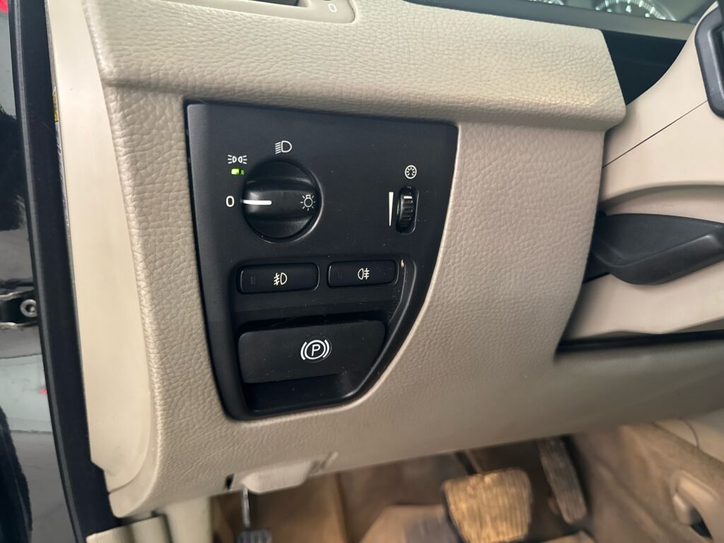 Volvo XC90 2003 Musta