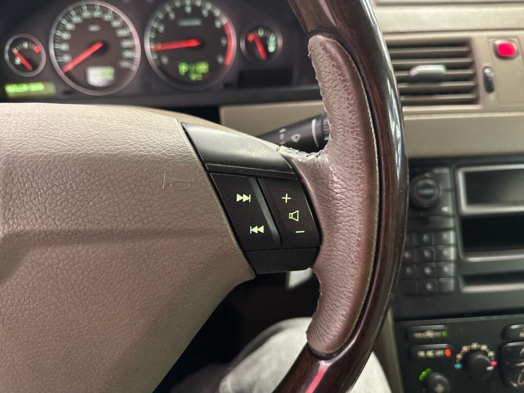 Volvo XC90 2003 Musta