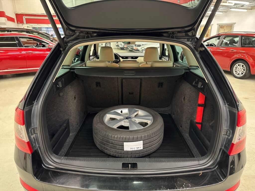 Skoda Octavia 2016 Musta