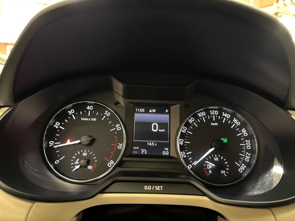 Skoda Octavia 2016 Musta