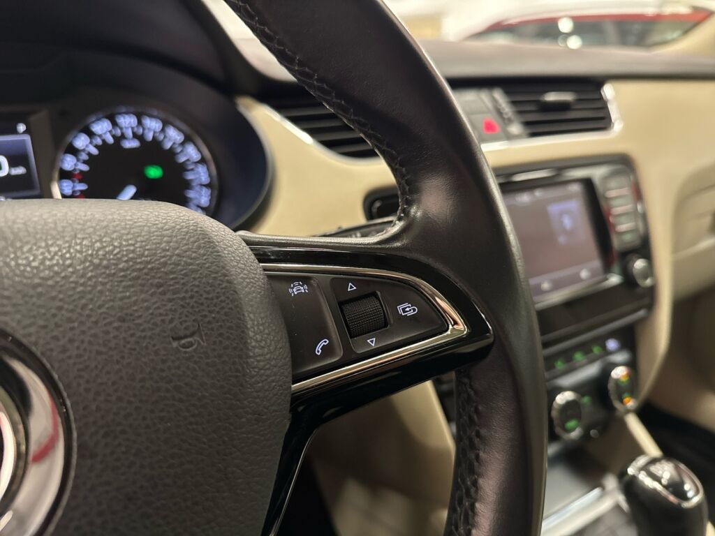 Skoda Octavia 2016 Musta