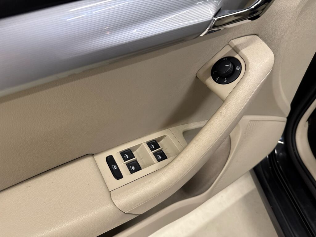 Skoda Octavia 2016 Musta