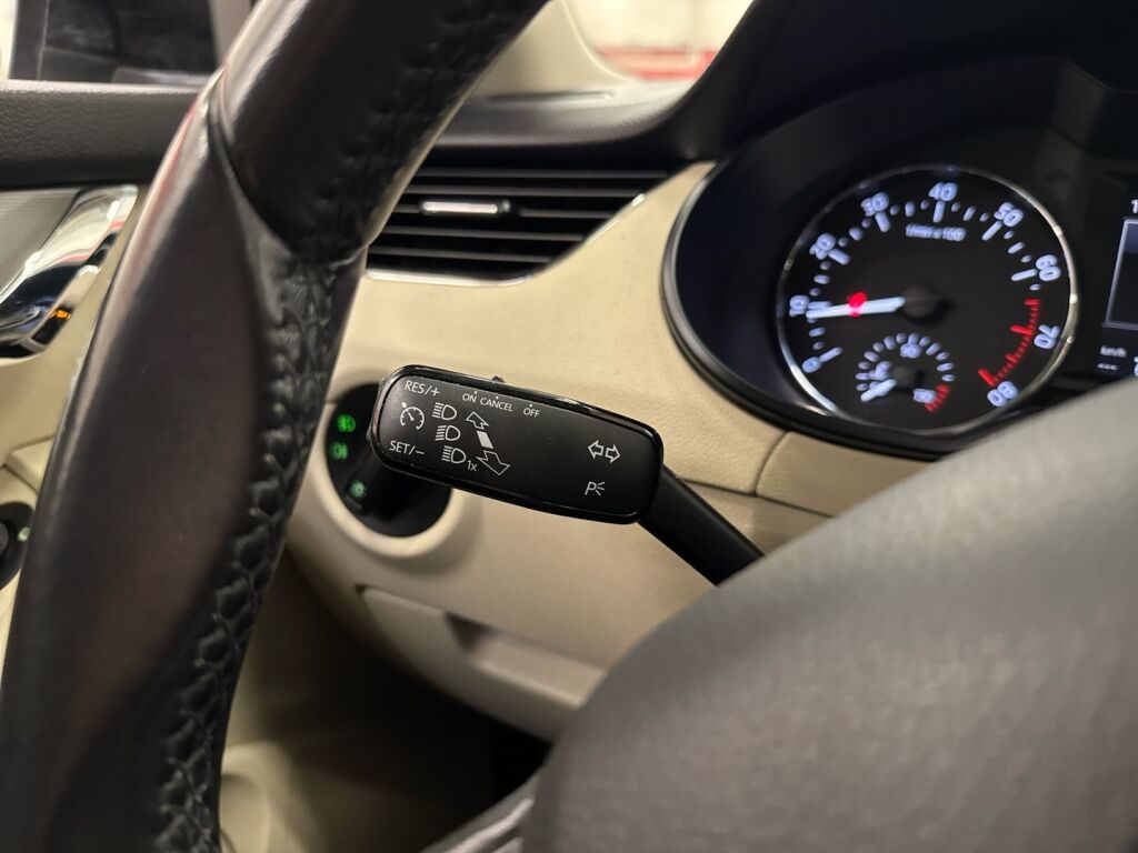 Skoda Octavia 2016 Musta