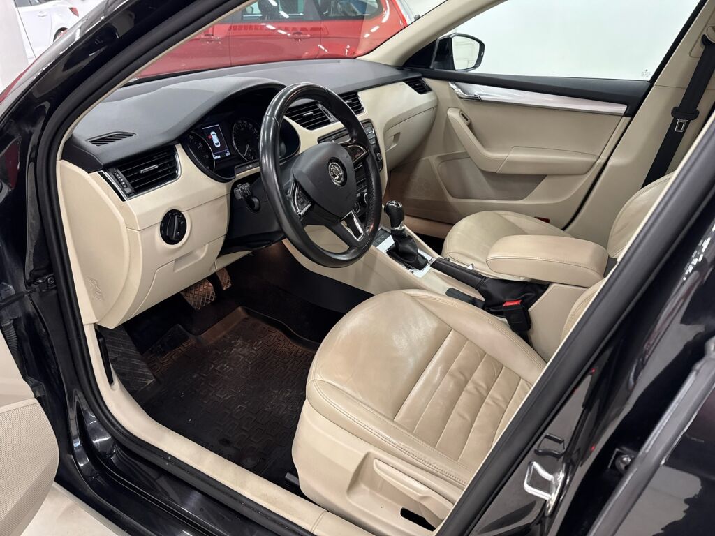 Skoda Octavia 2016 Musta