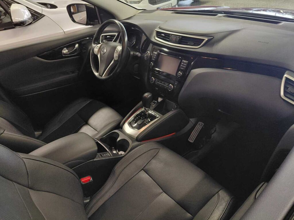 Nissan Qashqai 2016 Punainen
