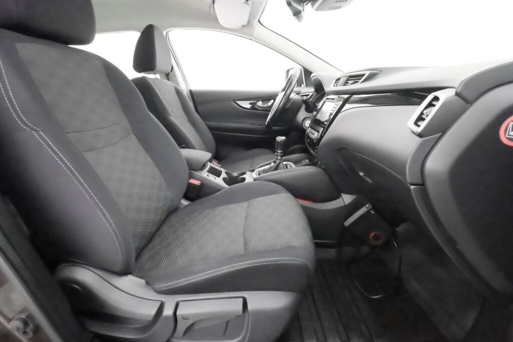 Nissan Qashqai 2016 Ruskea (beige)