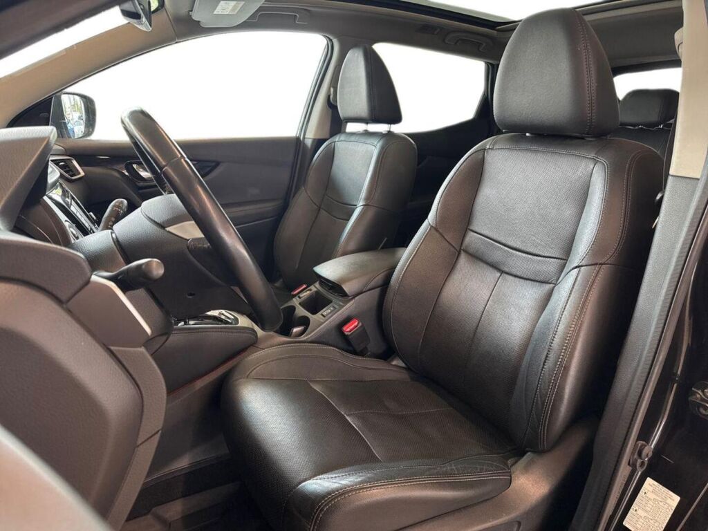 Nissan Qashqai 2016 Musta