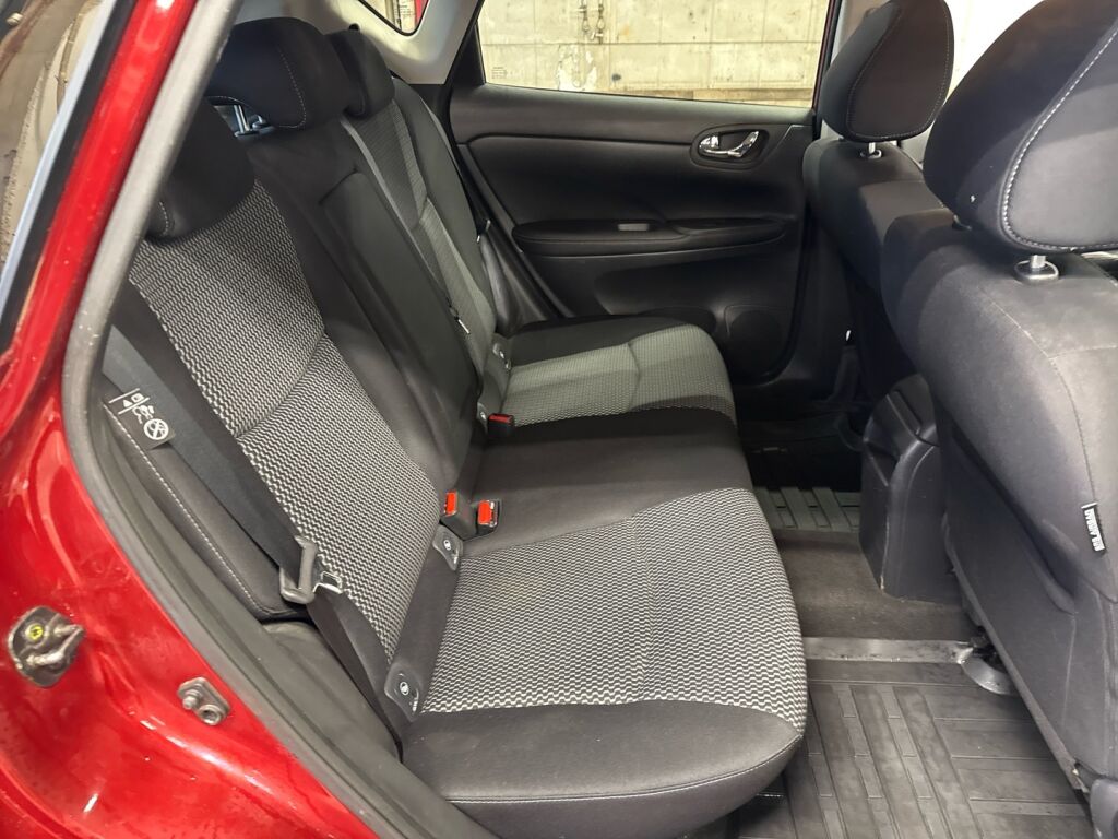 Nissan Pulsar 2016 Punainen