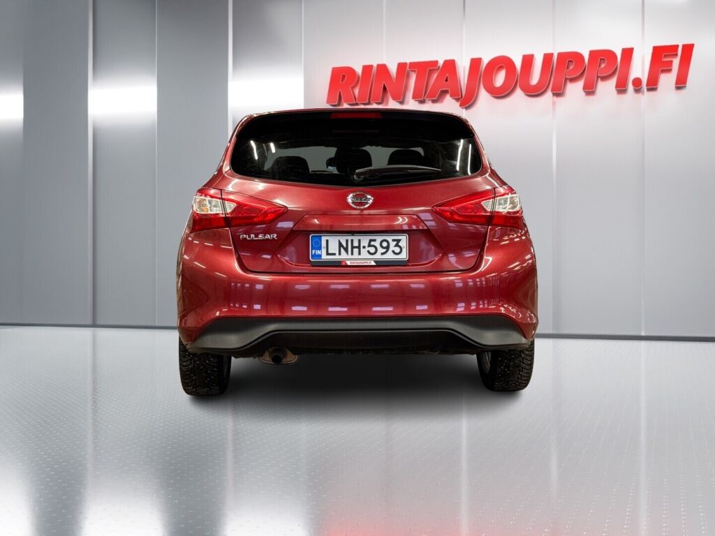 Nissan Pulsar 2016 Punainen