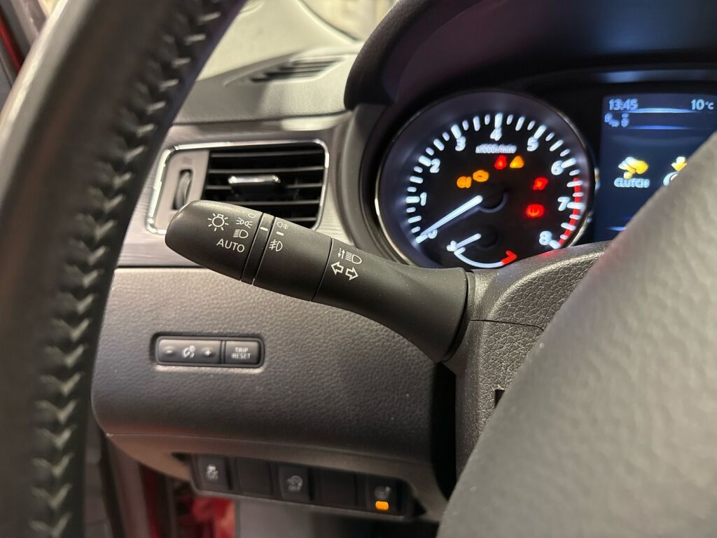 Nissan Pulsar 2016 Punainen