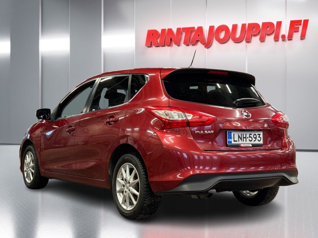 Nissan Pulsar 2016 Punainen