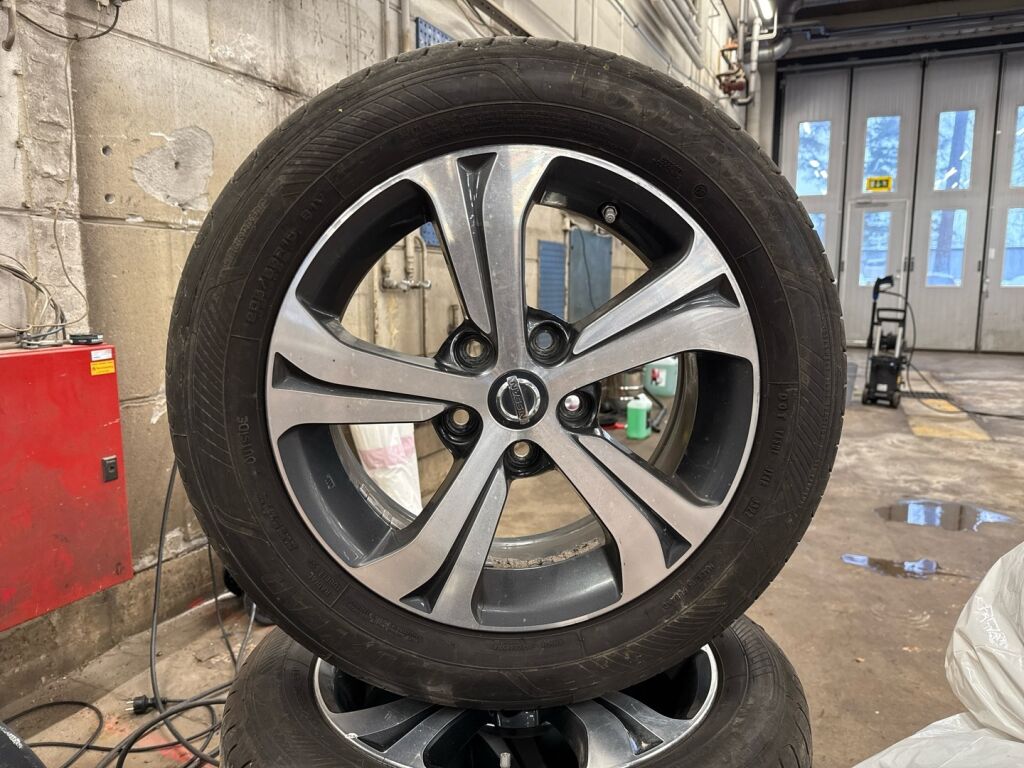 Nissan Pulsar 2016 Punainen