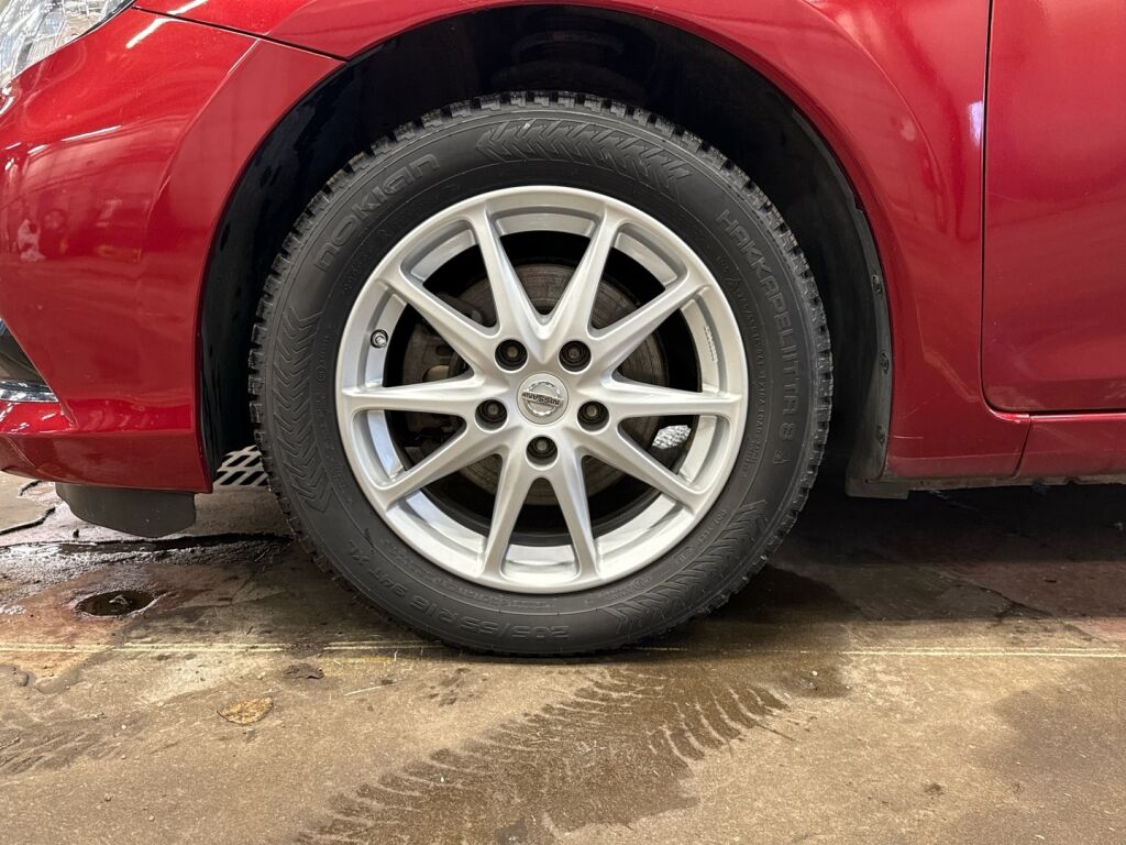 Nissan Pulsar 2016 Punainen