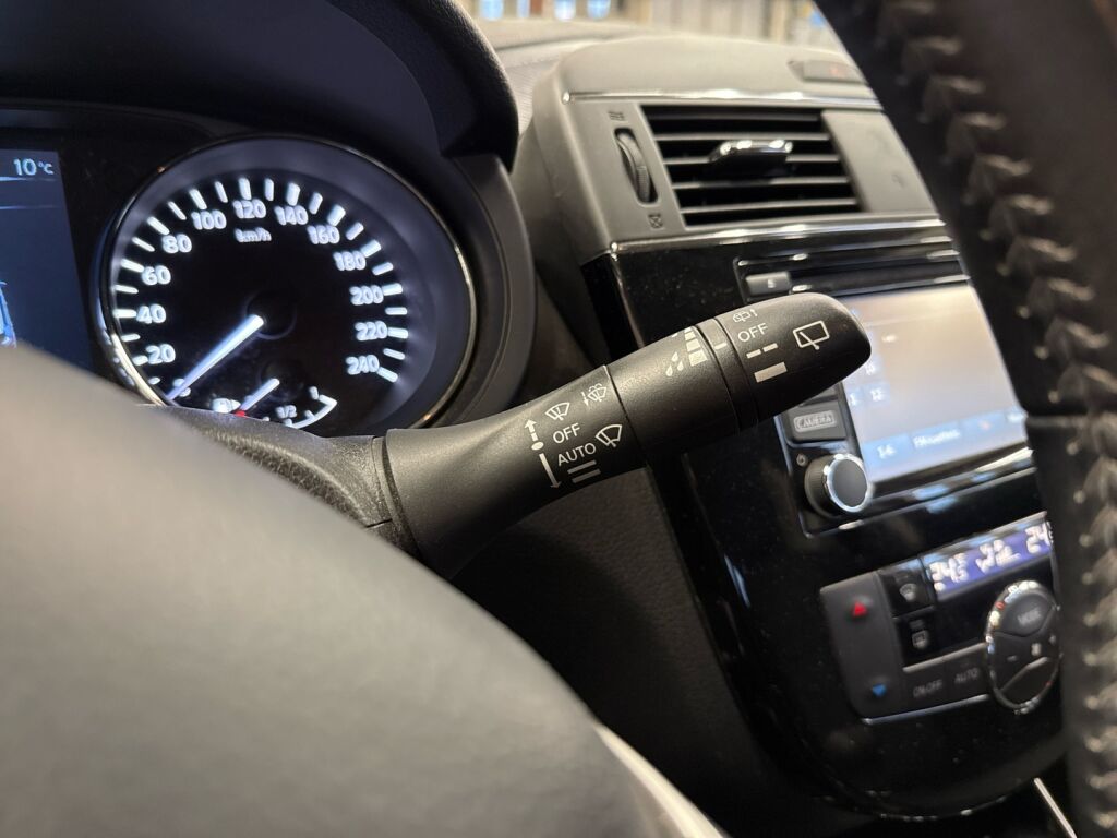 Nissan Pulsar 2016 Punainen