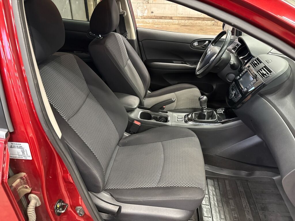 Nissan Pulsar 2016 Punainen