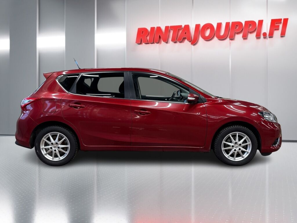 Nissan Pulsar 2016 Punainen