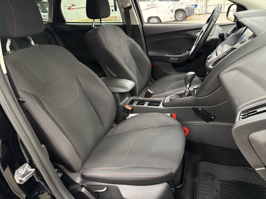 Ford Focus 2017 Musta